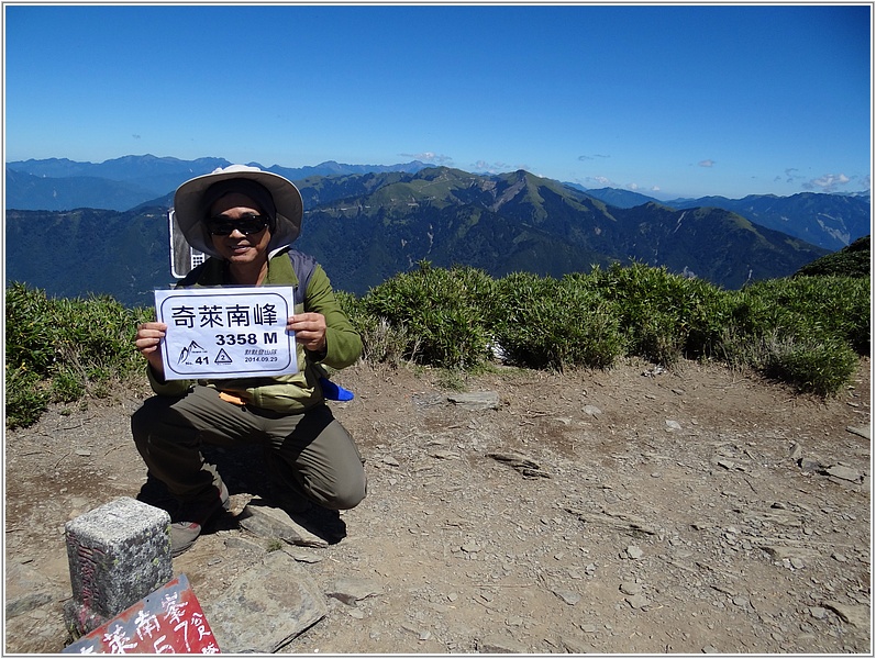 2014-09-29 10-19-06登頂奇萊南峰.JPG